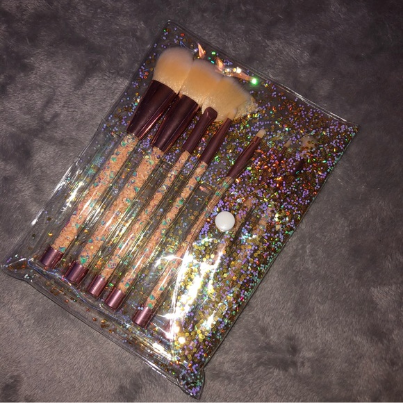 Yellow 7 makeup brushes - Picture 5 of 9